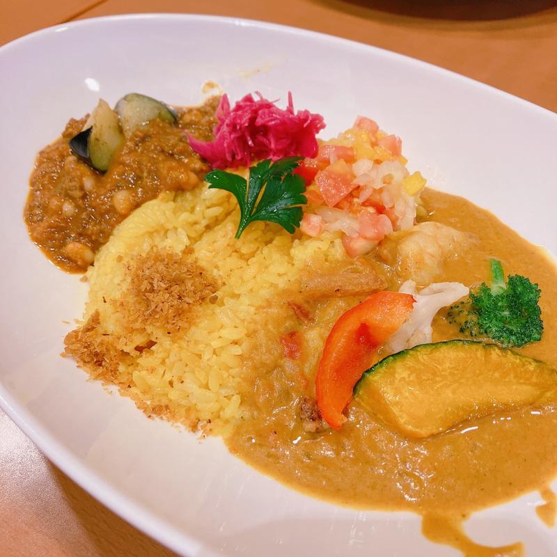 エビのキーマあいがけカレー(オリーブハウス 川越丸広店)