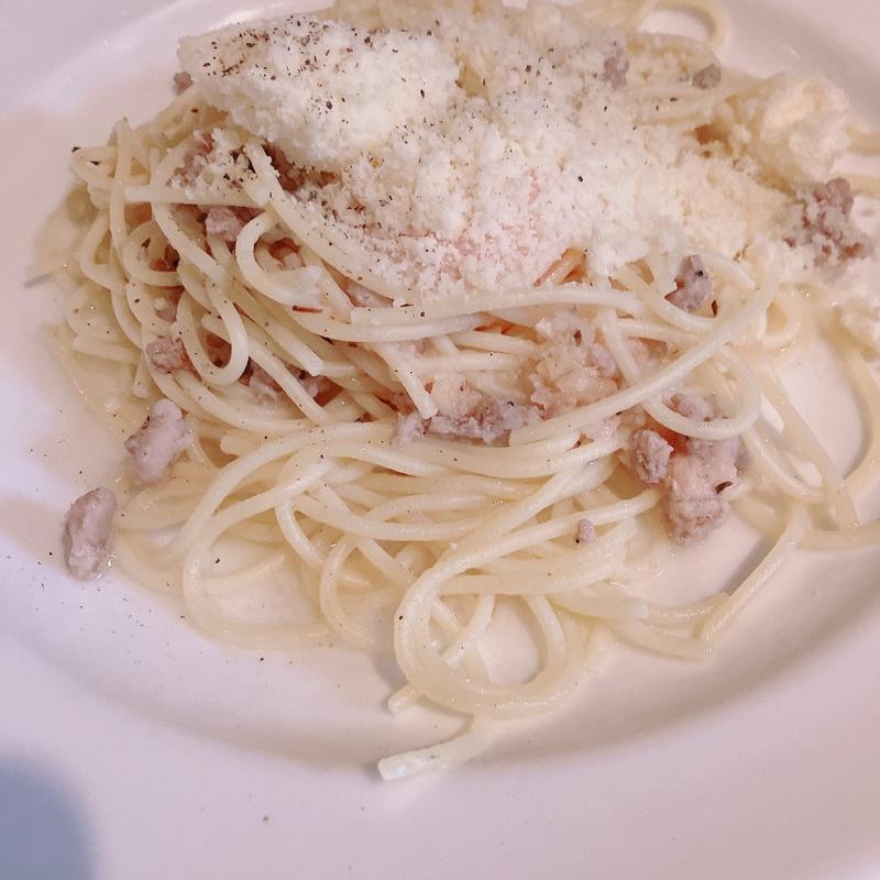 自家製サルシッチャ＆温玉チーズパスタ(人間関係 cafe de copain)