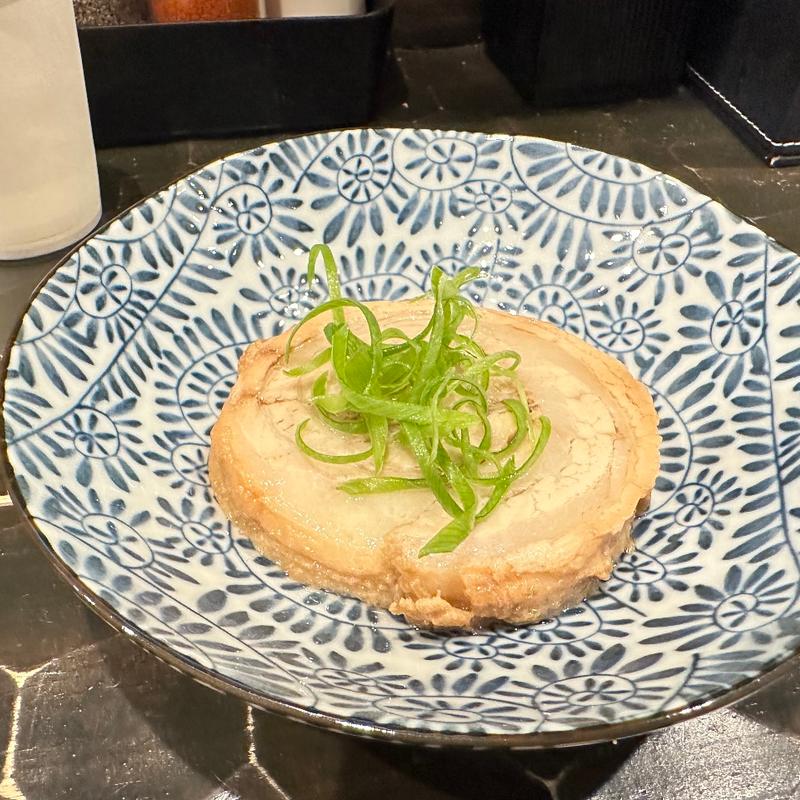 トロ肉(特級鶏蕎麦龍介もてぎ)