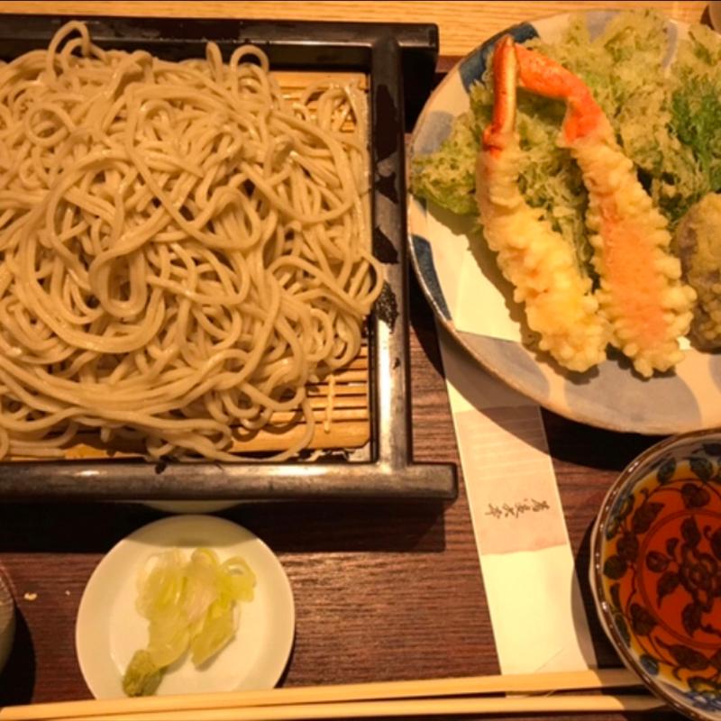 天ぷら盛り合わせとせいろ(蕎麦六本)