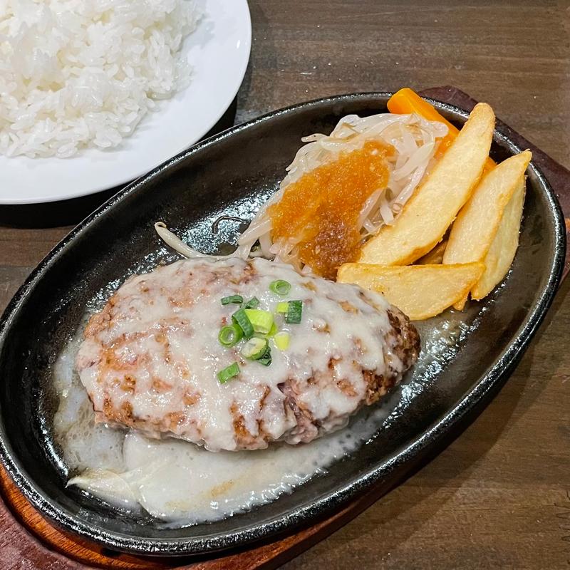 ハンバーグ（ガーリック）(牛舎)