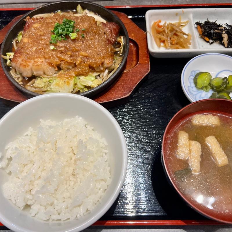 牛サーロインステーキ定食(酒と飯　たまる食堂)