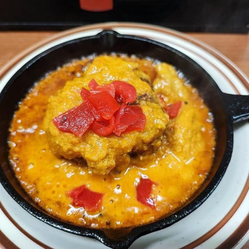 肉巻きおにぎりカレー(大衆食堂2.0 とぽす)