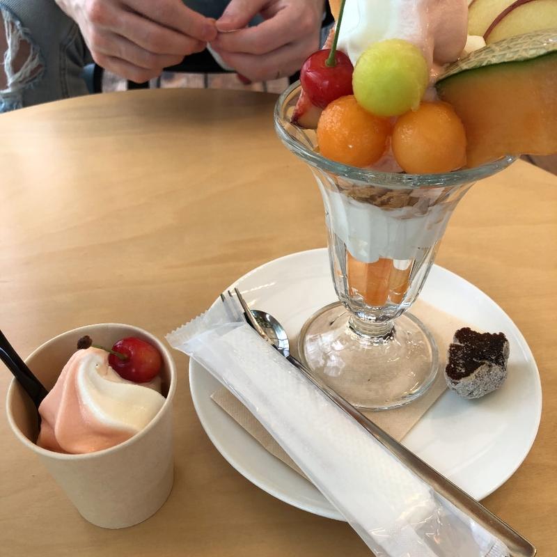 ミニソフトと季節のパフェ(ハタケカフェ （HATAKE）)