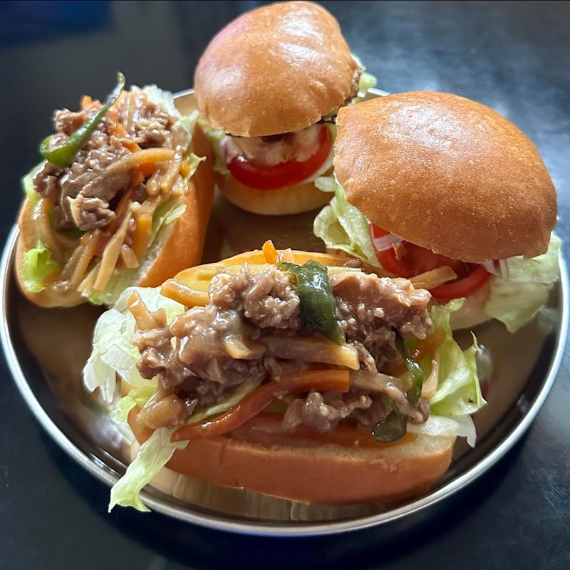 青椒肉絲ロール&ミニバーガー(ベルクス 東墨田店)