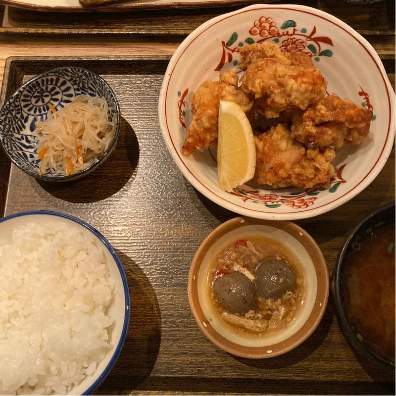 若鶏の唐揚げ定食(恵比寿 土鍋炊ごはん なかよし 目黒権之助坂店)