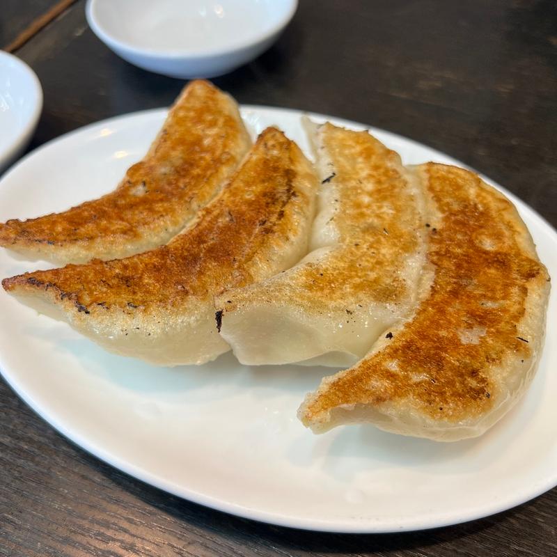 手作りジャンボ餃子4個(南京亭 国立店 )