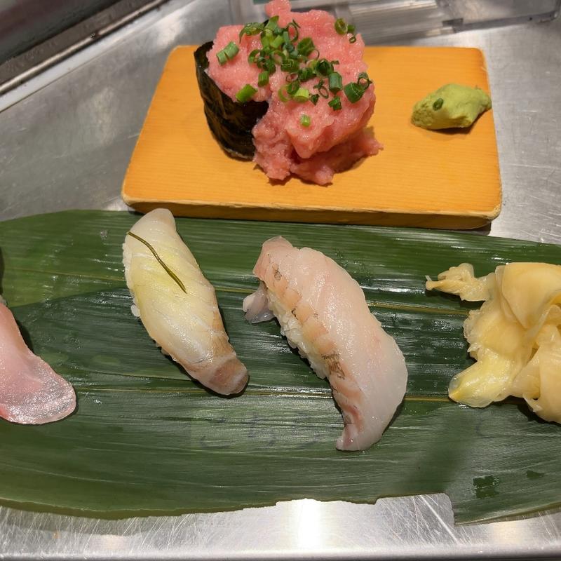 本日のおすすめ3貫セット+ねぎとろこぼれ(魚がし日本一新橋駅前店)