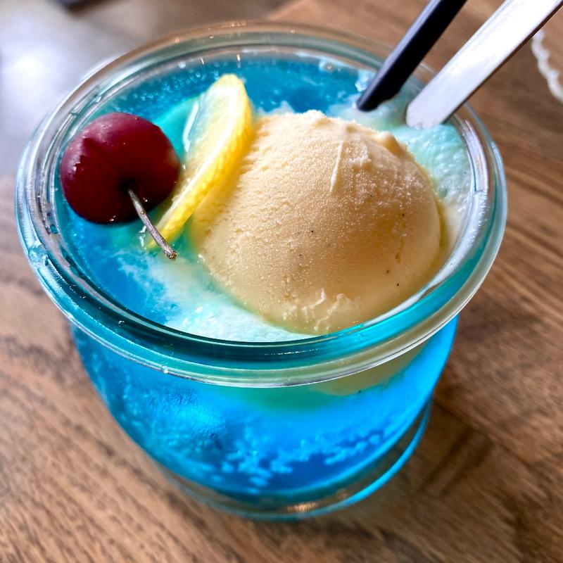 クリームソーダ　スカイブルー(マーベリック　コーヒーアンドヴォイド)