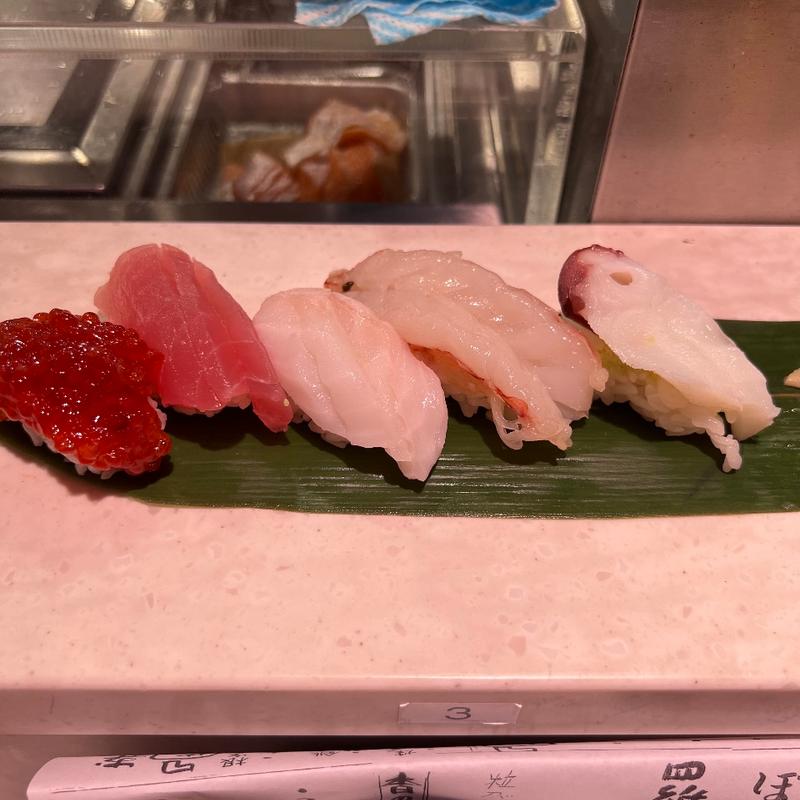 本日のおまかせ五貫(立食い寿司 根室花まる エキュートエディション新橋店)