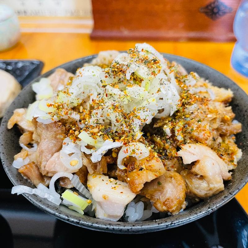 半ライス(コロコロチャーシュー入り)(中華そば 香十)