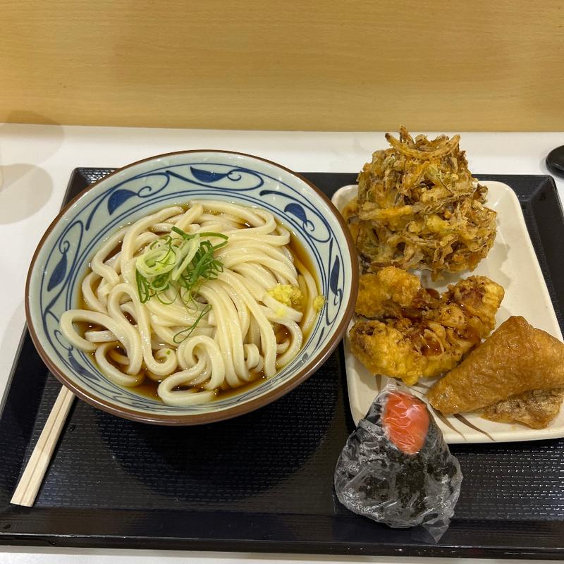 ぶっかけうどん冷　野菜かき揚げ　かしわ天　明太子おにぎり　いなり(丸亀製麺島忠ホームズ草加舎人)