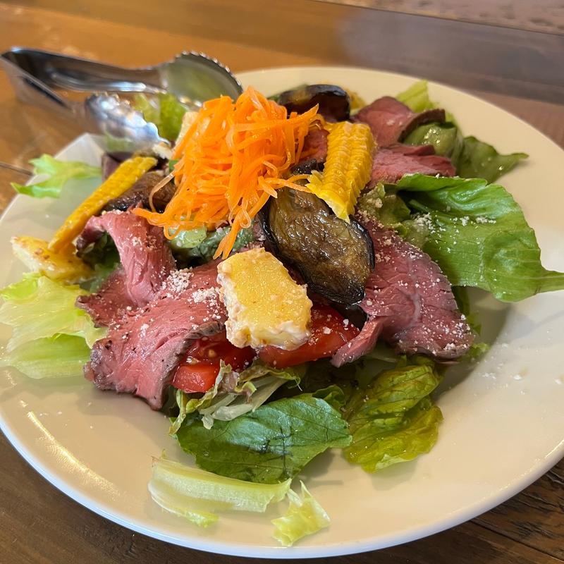 グリーンサラダローストビーフ(pizzeria di sapore （ピッツェリア・ディ・サポーレ 旧店名】らいふ）)