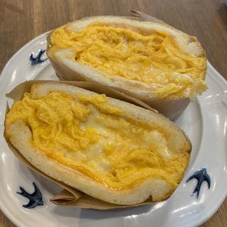 オムレツサンド(天然酵母の食パン専門店つばめパン＆Milk 尼ヶ坂本店)