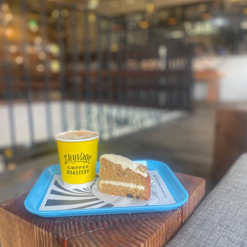 キャロットケーキ(ZHYVAGO COFFEE ROASTERY)