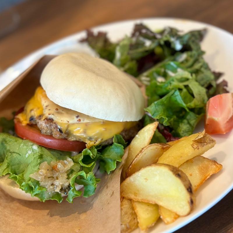 KIRAKUバーガー(CAFE&BAL 終日 KiRaKu)