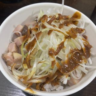 レアチャーシュー丼(麺屋 綴 金町店)