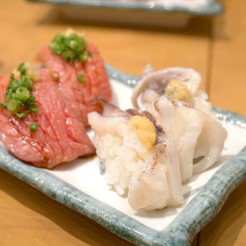 和牛炙り握り(すし酒場 さしす KITTE博多店)