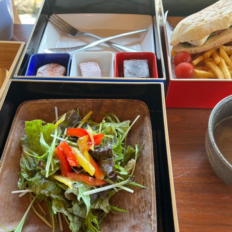 フランスの温かいバゲットサンド(Sous le cerisier（スゥ ル スリジェ）〜桜の樹の下で〜)