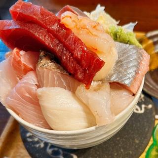シハチ海鮮丼(シハチ鮮魚店)