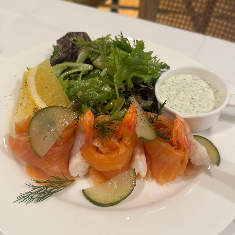 SMOKED SALMON AND MATCHA BLINIS(TWG Tea on the Bay at Marina Bay Sands)