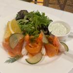 SMOKED SALMON AND MATCHA BLINIS