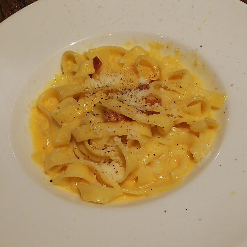 立川 伊藤養鶏場の卵のカルボナーラ(フェットチーネ)

(トラットリアエピッツェリアデサリータ 赤坂)