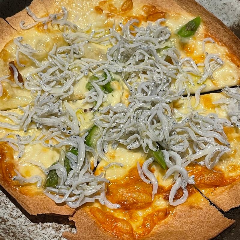しらすとチーズのおつまみピザ(納屋之炭 高松駅前店 )