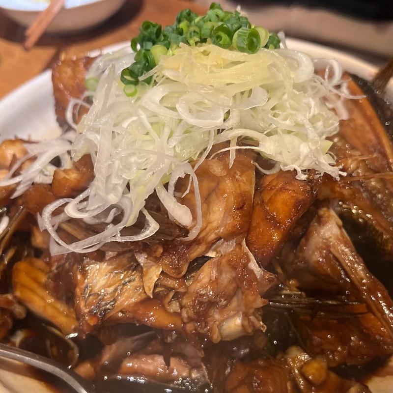 名物！デッカイあら煮(魚家 さんじゅうまる)