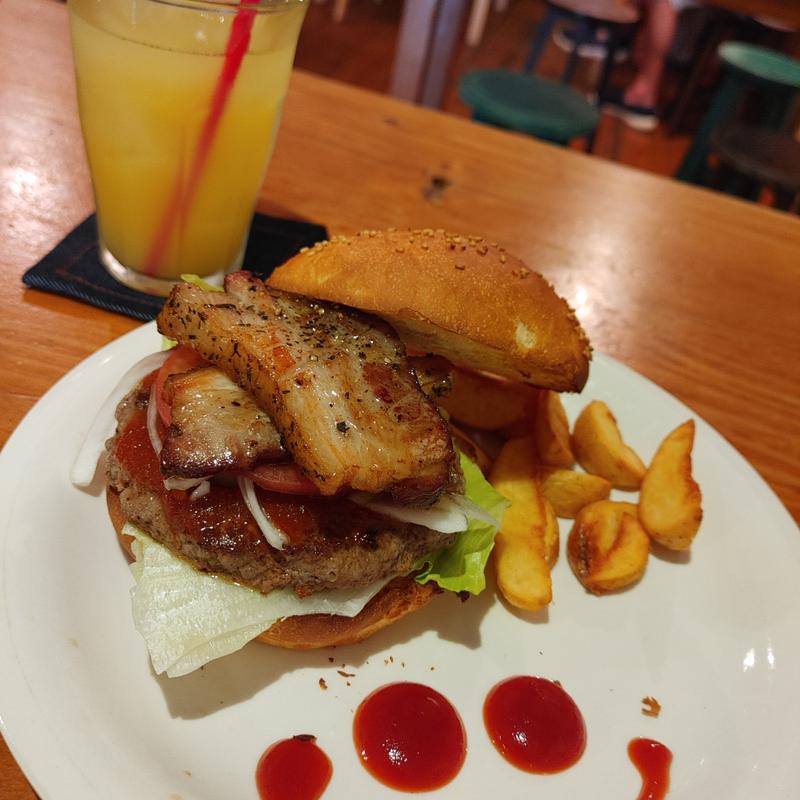ベーコンバーガー(ズートンズ 久茂地店)