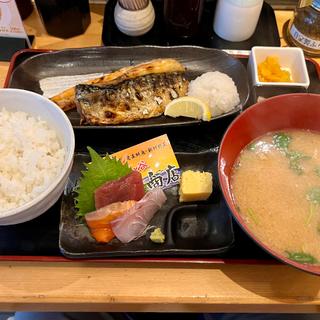 鮭ハラス&サバの炭火焼定食(四ツ谷 魚一商店)