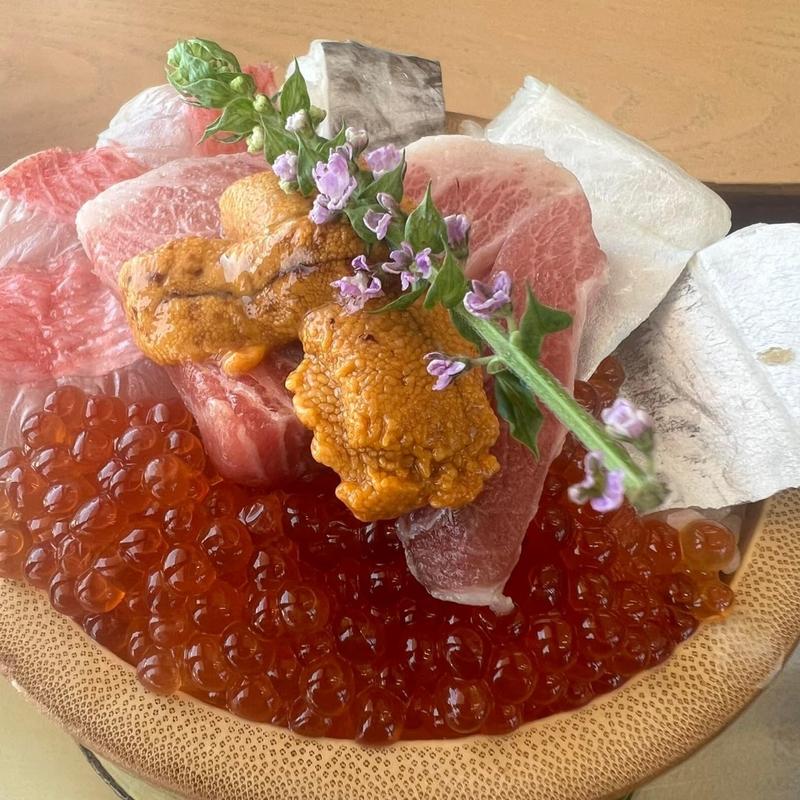 海鮮丼(小田原漁港　とと丸食堂)
