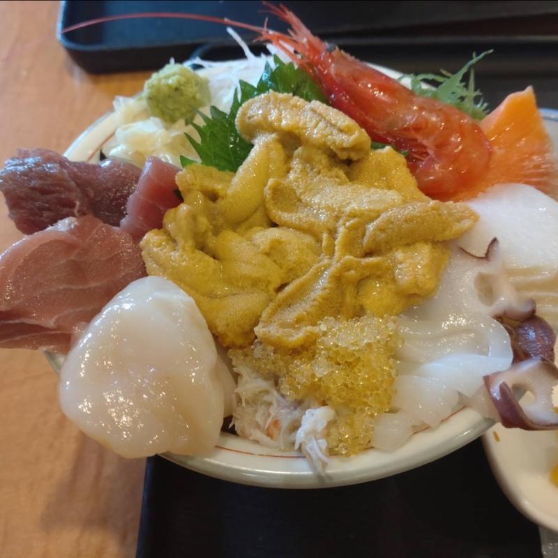 海鮮丼　ウニ増量(海鮮味処 御宿 新生)
