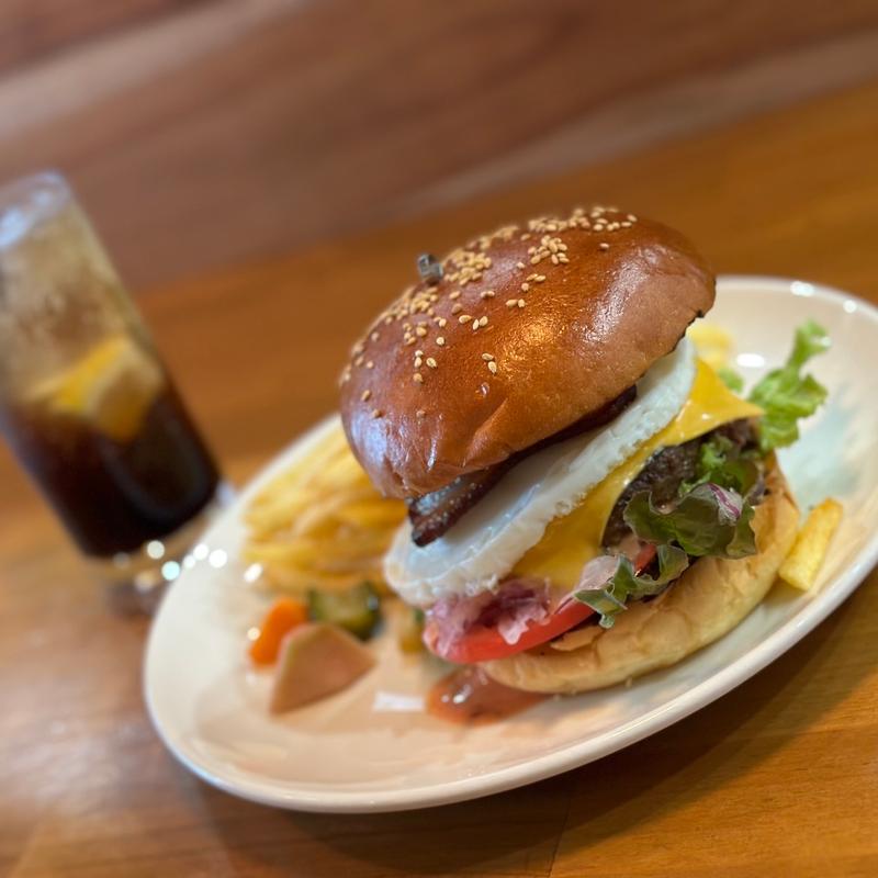 チーズバーガーランチ（ドリンク付）+たまご+自家製ベーコン(BRASSERIE REGOLITH)