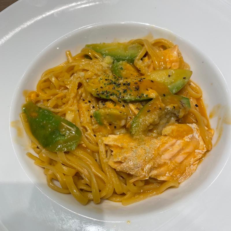 サーモンとアボカドのオマールクリームパスタ(ブレッドガーデン イオンモール広島府中店 )