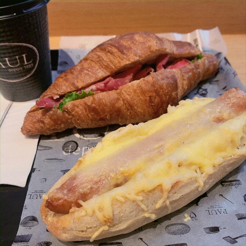 クロワッサンパストラミ、ホットドック(PAUL 丸井北千住店 （ポール）)