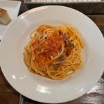 玉ねぎとベーコンのトマトソースパスタ(Dal Baffo cucina italiana & bar)