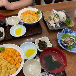 バフンウニとムラサキウニのハーフ丼(食堂うしお)