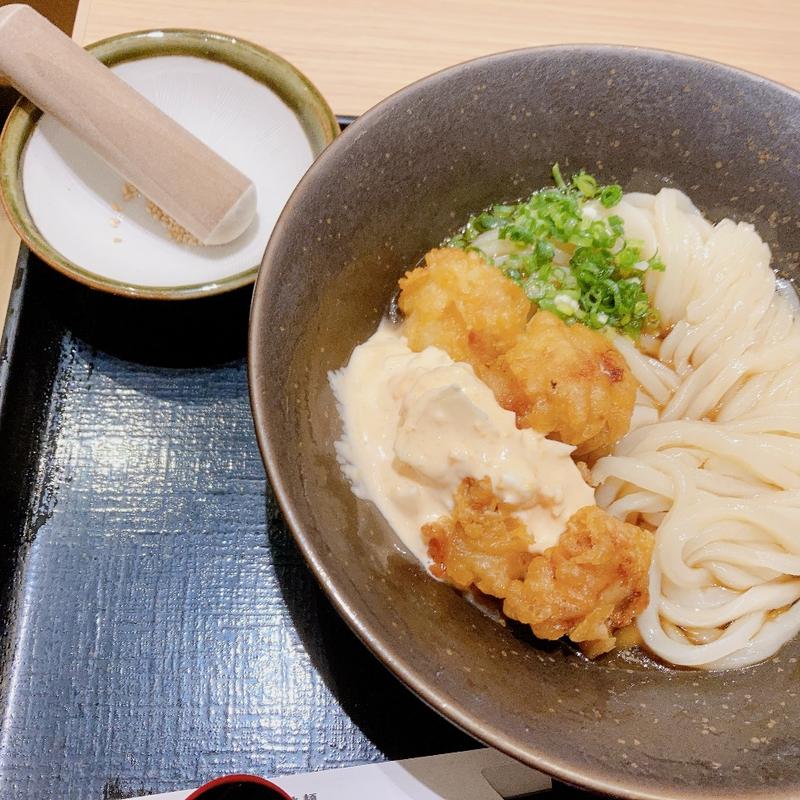 鶏天タルタルぶっかけうどん(山下本気うどん 横浜ポルタ店)