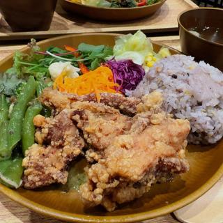 タニタカフェ+定食[から揚げ](鳥〇食堂×タニタカフェ)