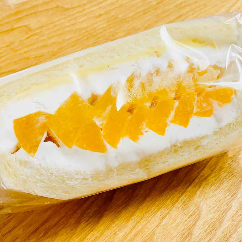 桃とカスタードのフルーツサンド(石窯パン工房サンメリー朝霞店)