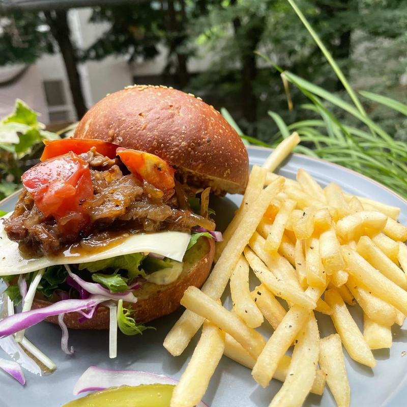牛すき焼きトマト&モッツァレラsetadaiバーガー&ポテトセット( TOLO COFFE&BAKERY(トロ コーヒーアンドベーカリー))