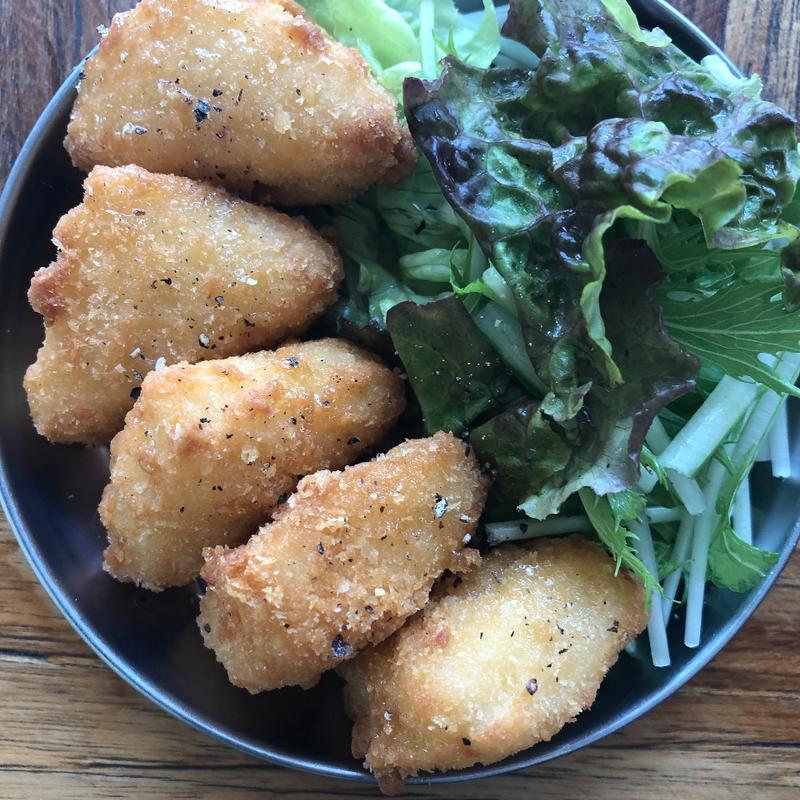 カマンベール揚げ(煮込みとお惣菜スタンド ウエトミ)