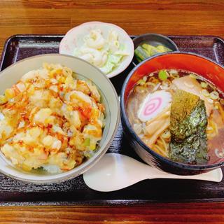 あさりとコーンのかき揚げ丼+半炒飯セット(どんぐり )