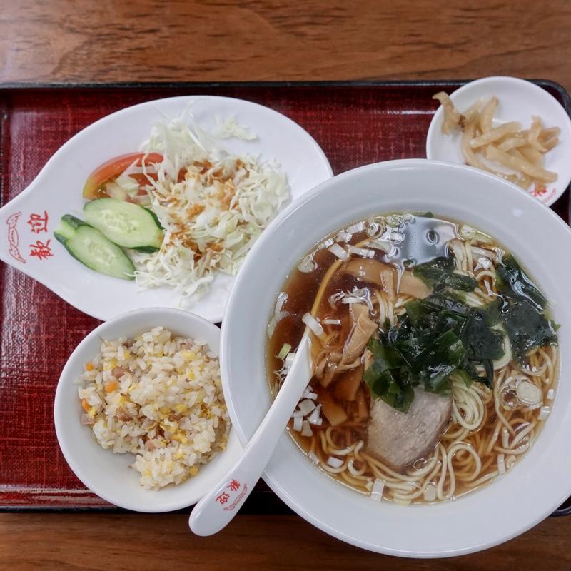 ラーメン、小チャーハン、サラダ(歓迎（ホアンヨン） 本店)