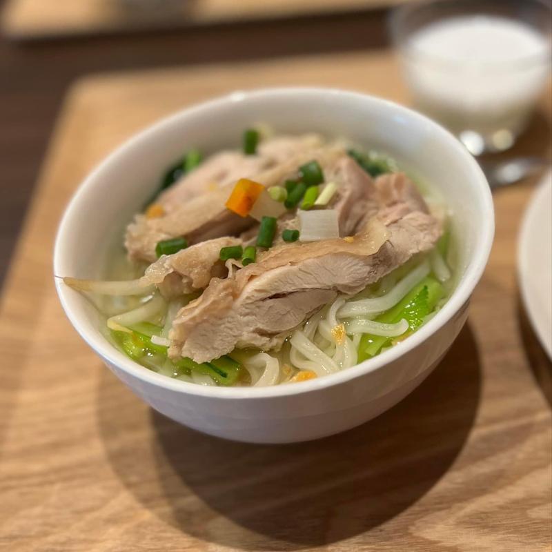 タイフォーヌードル(タイ料理ベンジャロン Benjarong)