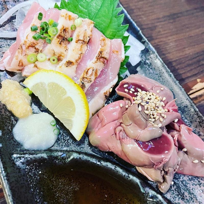 トリ刺しとレバ刺しタタキの盛り合わせ(薩摩だれやめ処 まえわり屋 )