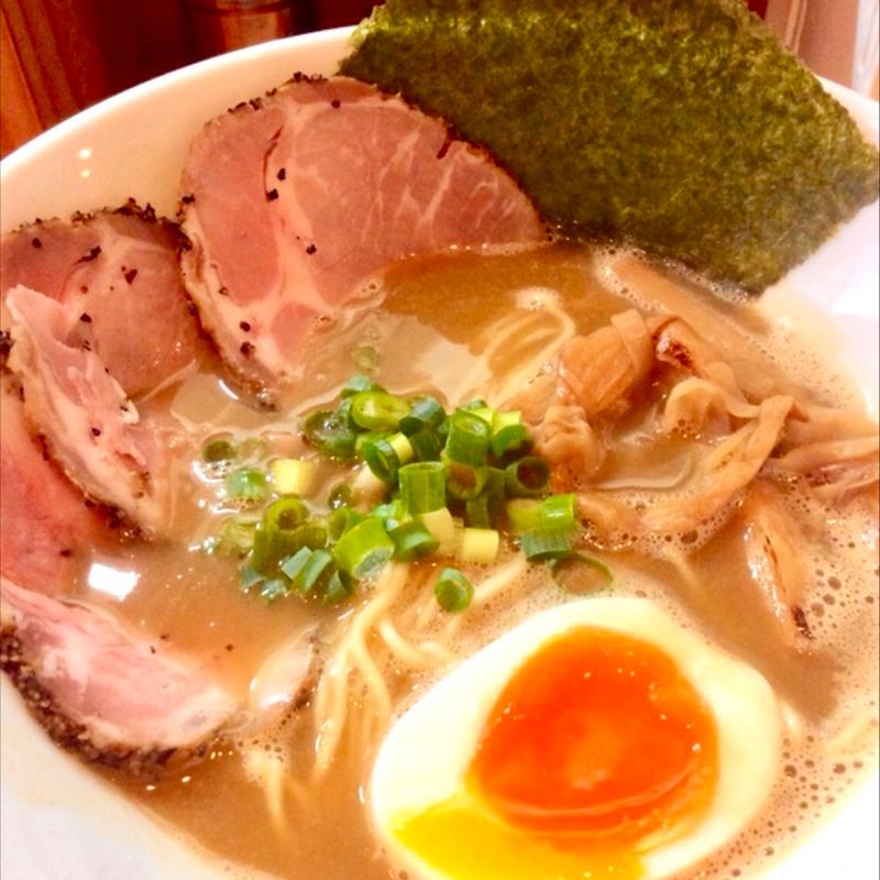 とりとんこつラーメン(ラー麺 陽はまた昇る )