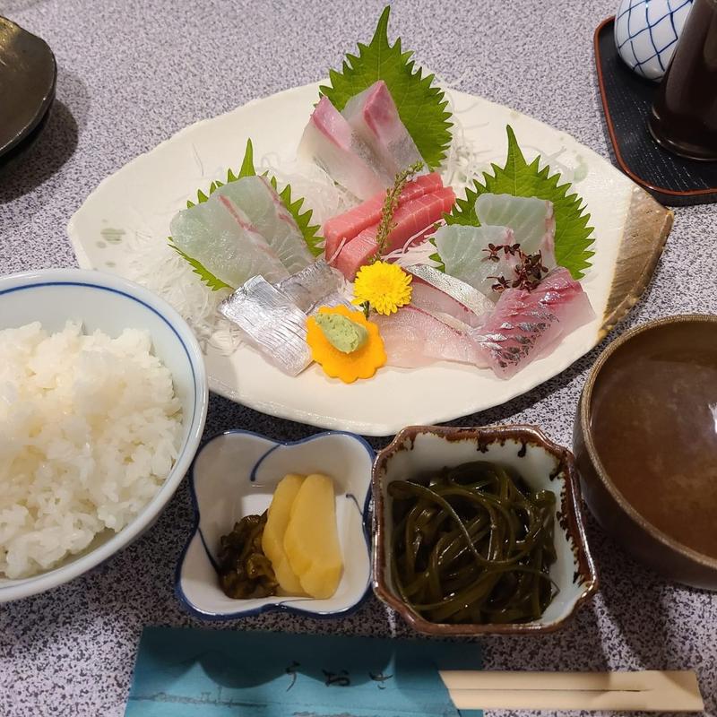 刺身盛り合わせ定食(魚佐)