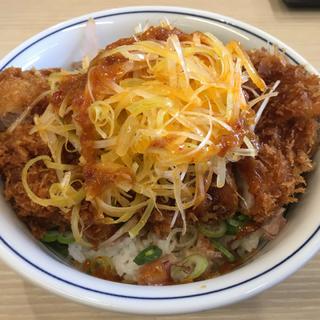 ネギねぎラー油のロースカツ丼(竹)(かつや 大阪大東店)